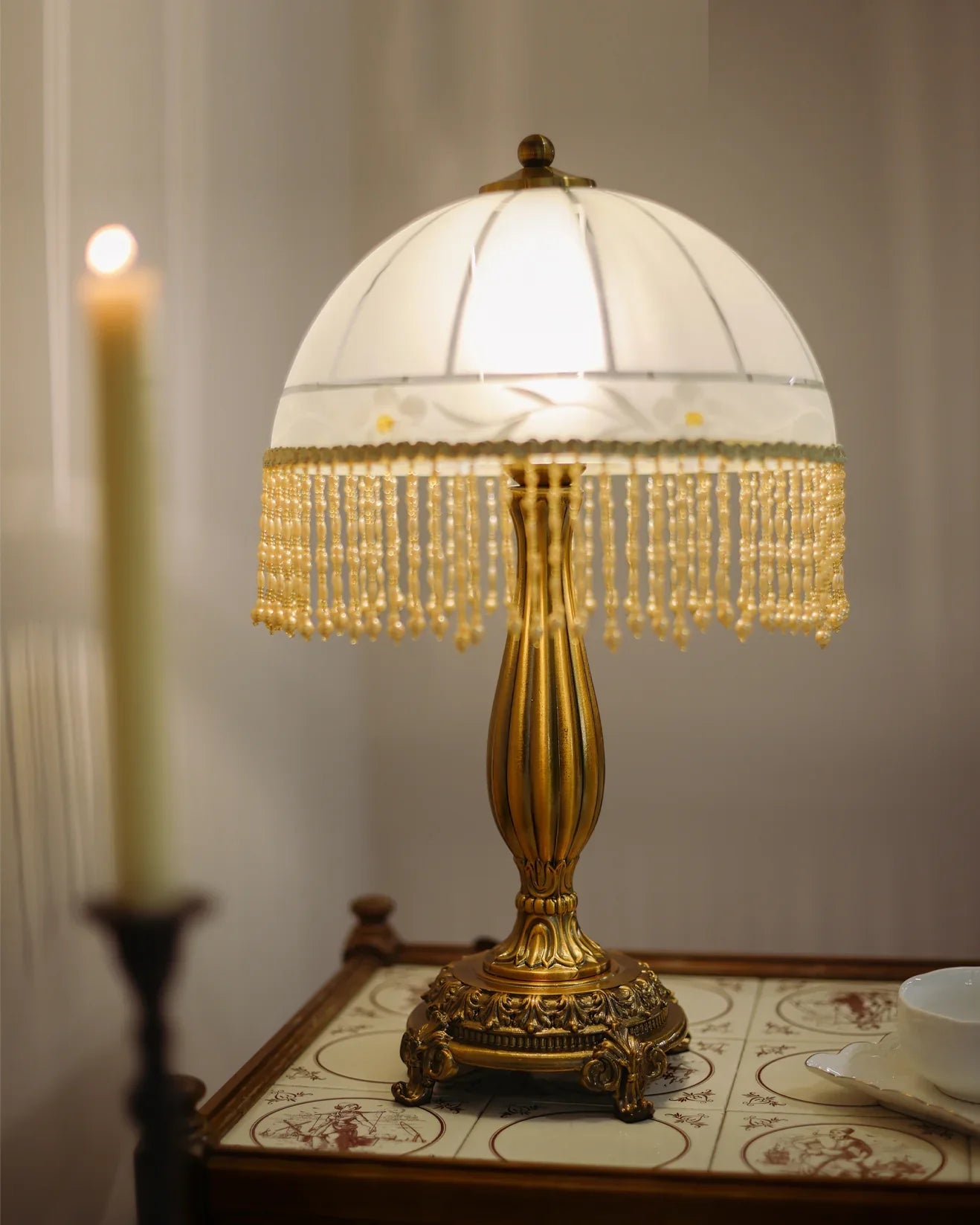 Tassel Flower Table Lamp