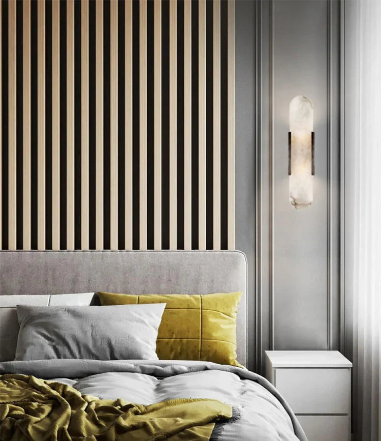 مصباح حائط من المرمر بتصميم هندسي متناغم
