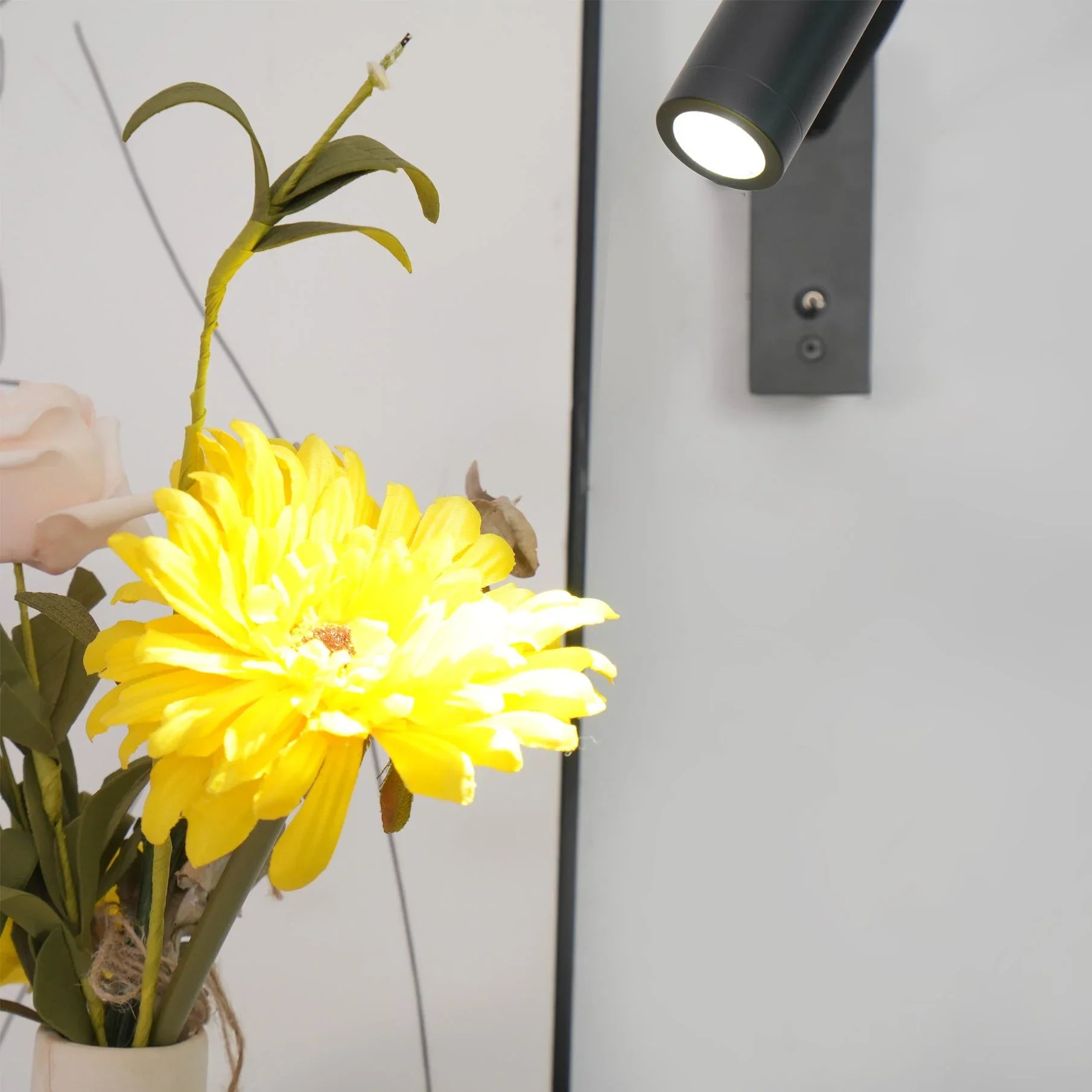 إضاءة حائط LED لغرفة النوم بتصميم آرت ديكو