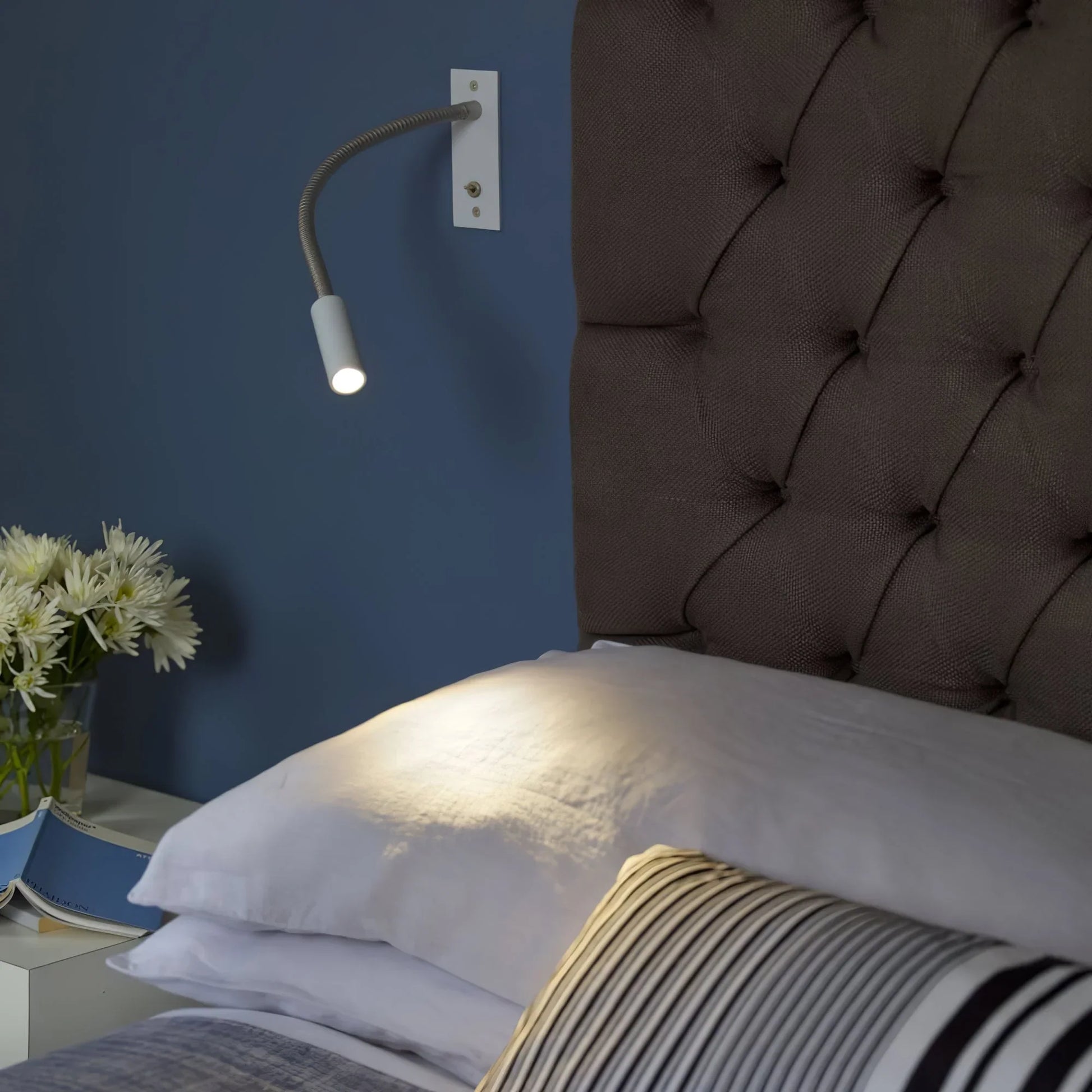 إضاءة حائط LED لغرفة النوم بتصميم آرت ديكو