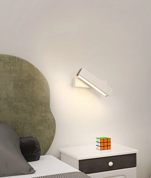 Clasp Wall Lamp