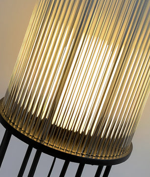 مصباح أرضي يعمل بالطاقة الشمسية من Line Glass Lantern