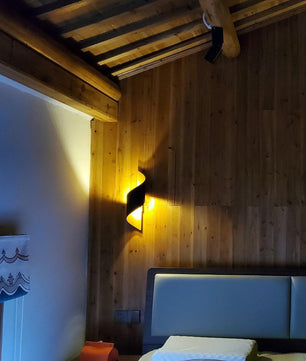 Helix Wall Lamp