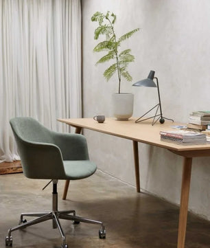 Tripod HM9 Table Lamp