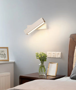 Clasp Wall Lamp