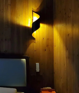 Helix Wall Lamp