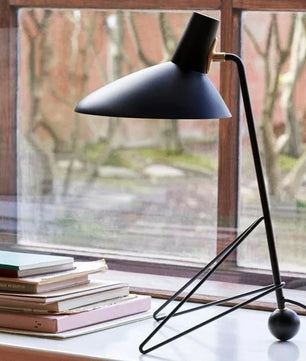Tripod HM9 Table Lamp