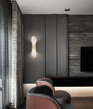 مصباح حائط من المرمر بتصميم هندسي متناغم
